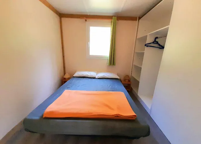 营地 Les Auzerals Du *