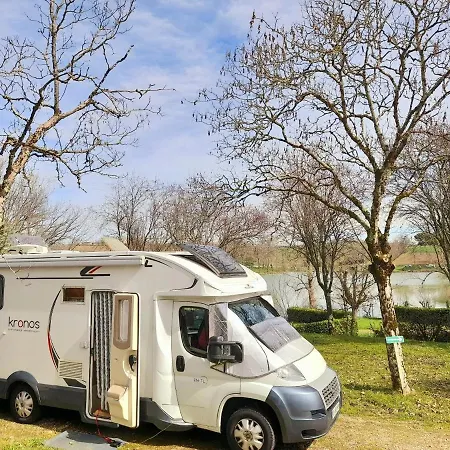 캠프장 Les Auzerals Du *