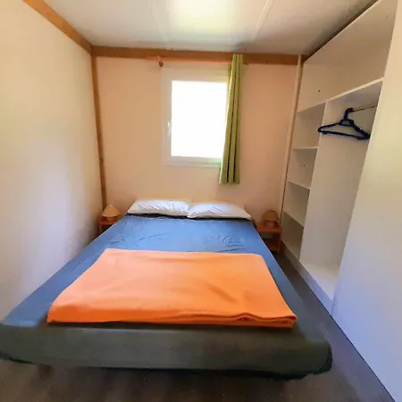 캠프장 Les Auzerals Du *