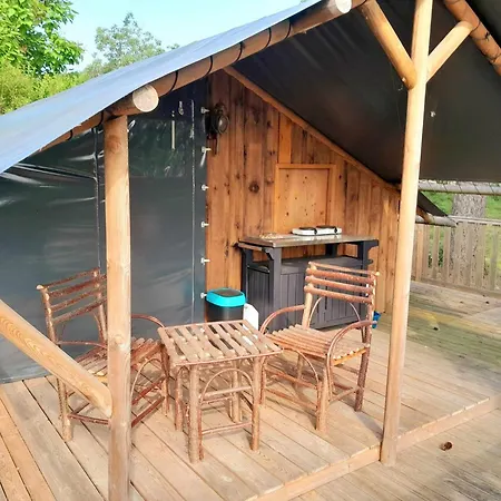 캠프장 Les Auzerals Du *