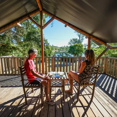 캠프장 Les Auzerals Du *