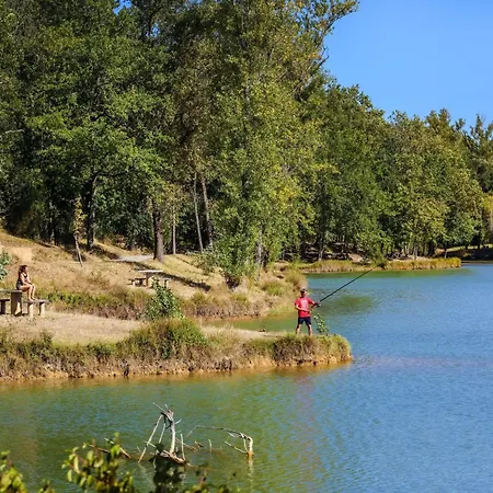 캠프장 Les Auzerals Du